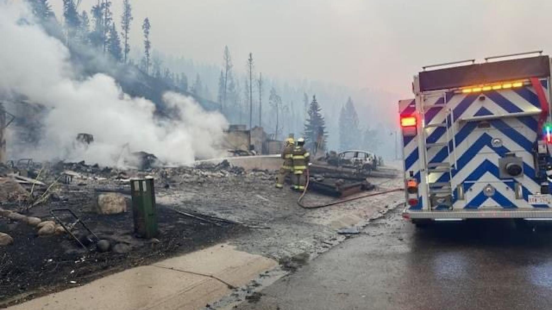 Au Canada, un incendie détruit la ville de Jasper dans le parc national du même nom