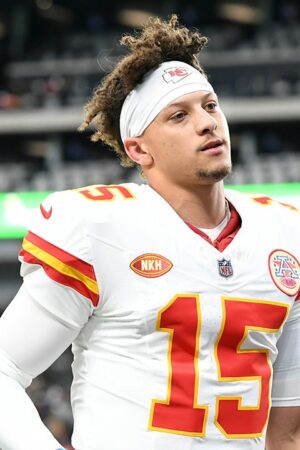 Raiders mock Patrick Mahomes with Kermit the Frog puppet at training camp