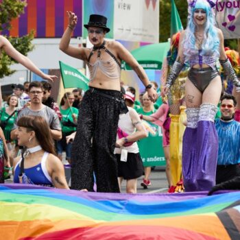 Christopher Street Day: Viel Glitzer und Party auf CSD in Berlin