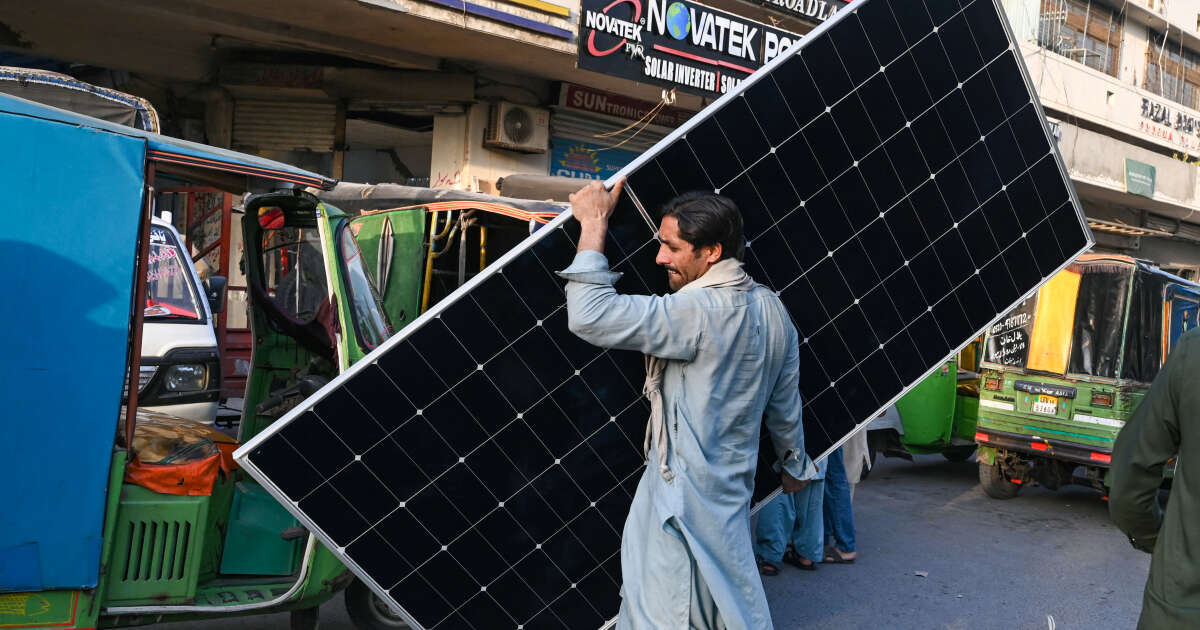 Au Pakistan, l’électricité solaire se développe en courant alternatif