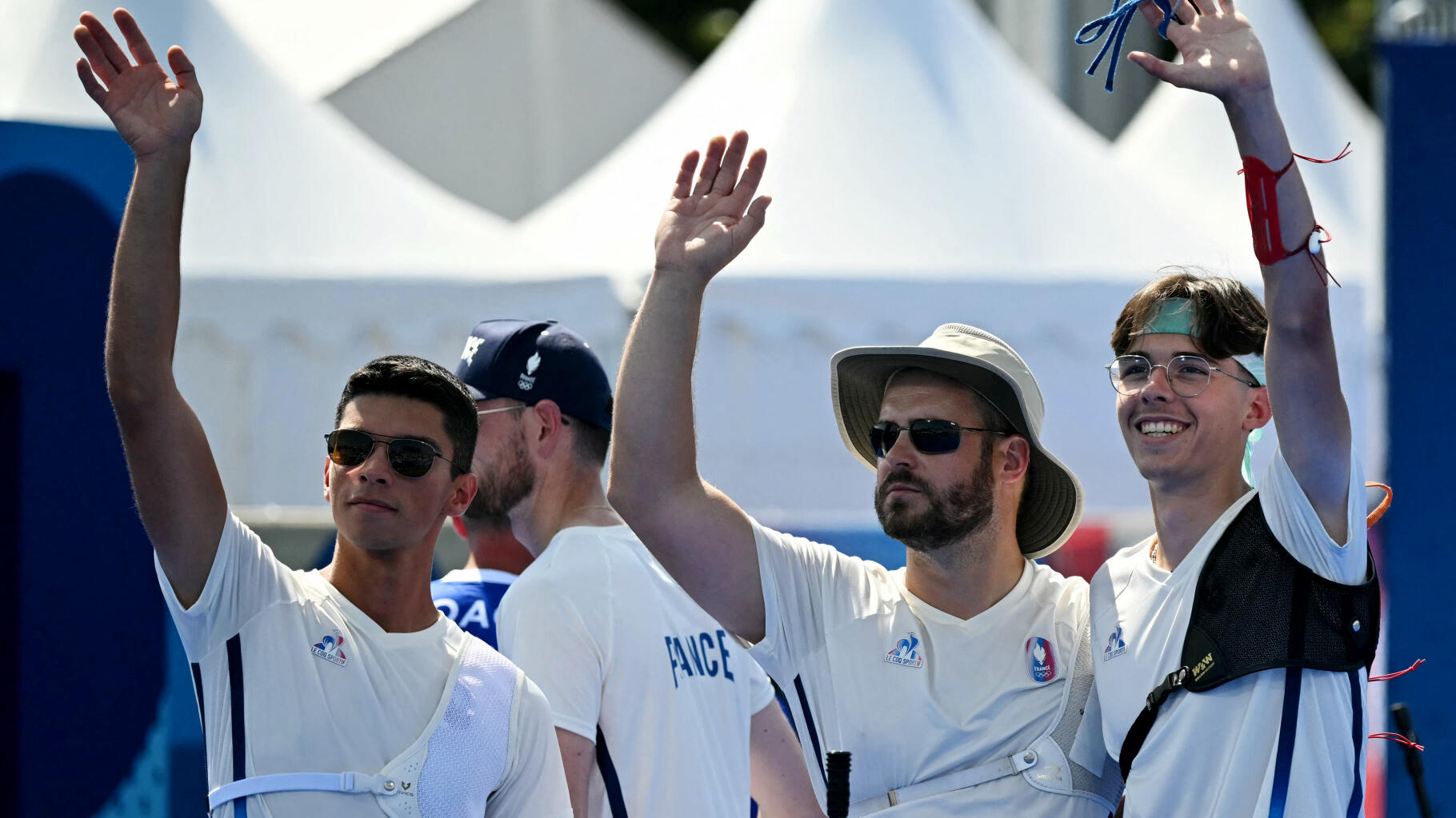 JO 2024 : Au tir à l’arc par équipe, les Bleus remportent la médaille d’argent