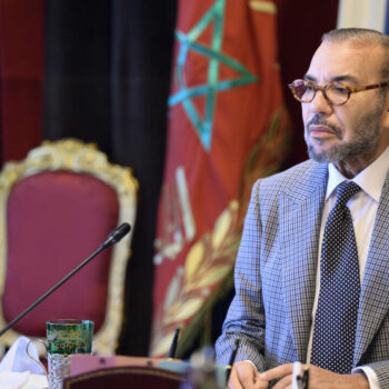 Le roi du Maroc, Mohammed VI, gracie trois journalistes et un intellectuel