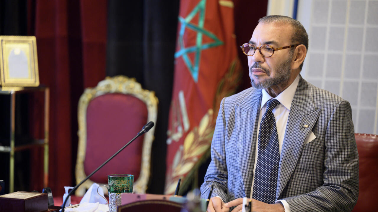 Le roi du Maroc, Mohammed VI, gracie trois journalistes et un intellectuel