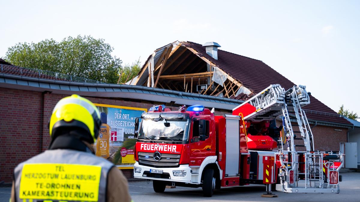 Supermarktdach eingestürzt – Drohnen suchen nach weiteren Verletzten