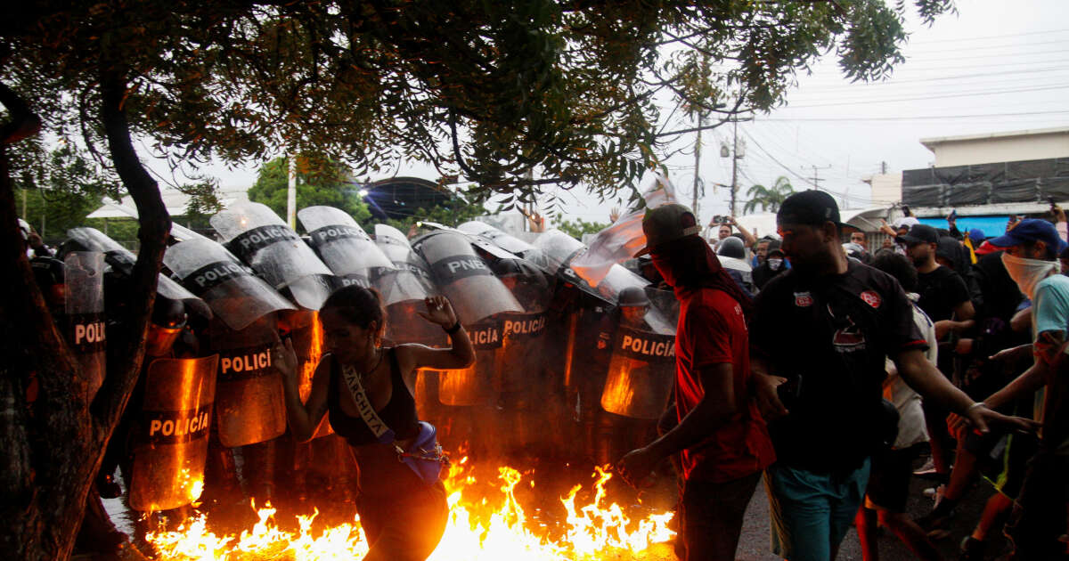 Au Venezuela, des statues d’Hugo Chávez détruites pour contester la réélection de Maduro