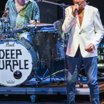 Deep-Purple-Sänger Ian Gillan (rechts) ist sein über 50 Jahren im Musikgeschäft (Archivbild). Foto: Valentin Flauraud/KEYSTONE/d