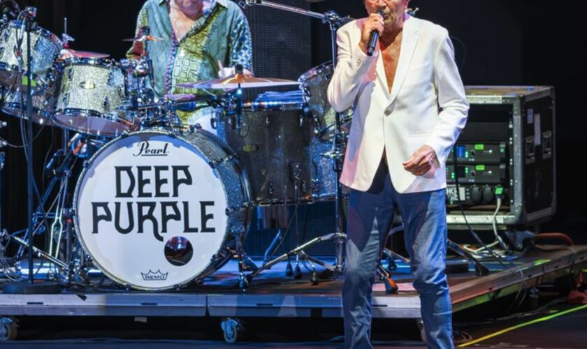Deep-Purple-Sänger Ian Gillan (rechts) ist sein über 50 Jahren im Musikgeschäft (Archivbild). Foto: Valentin Flauraud/KEYSTONE/d