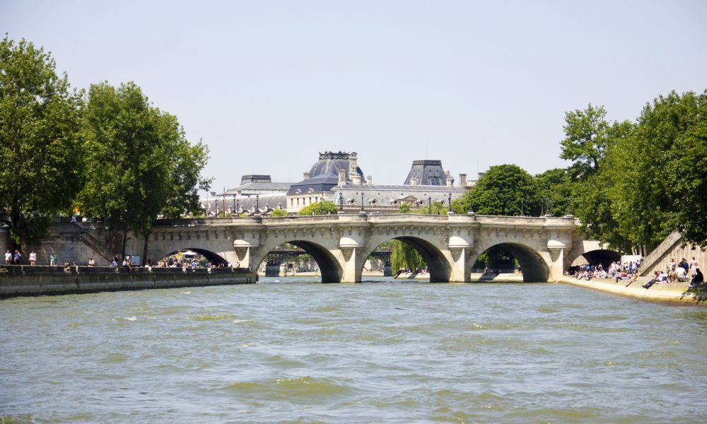 Anne Hidalgo heurtée par un vélib lors de son bain dans la Seine