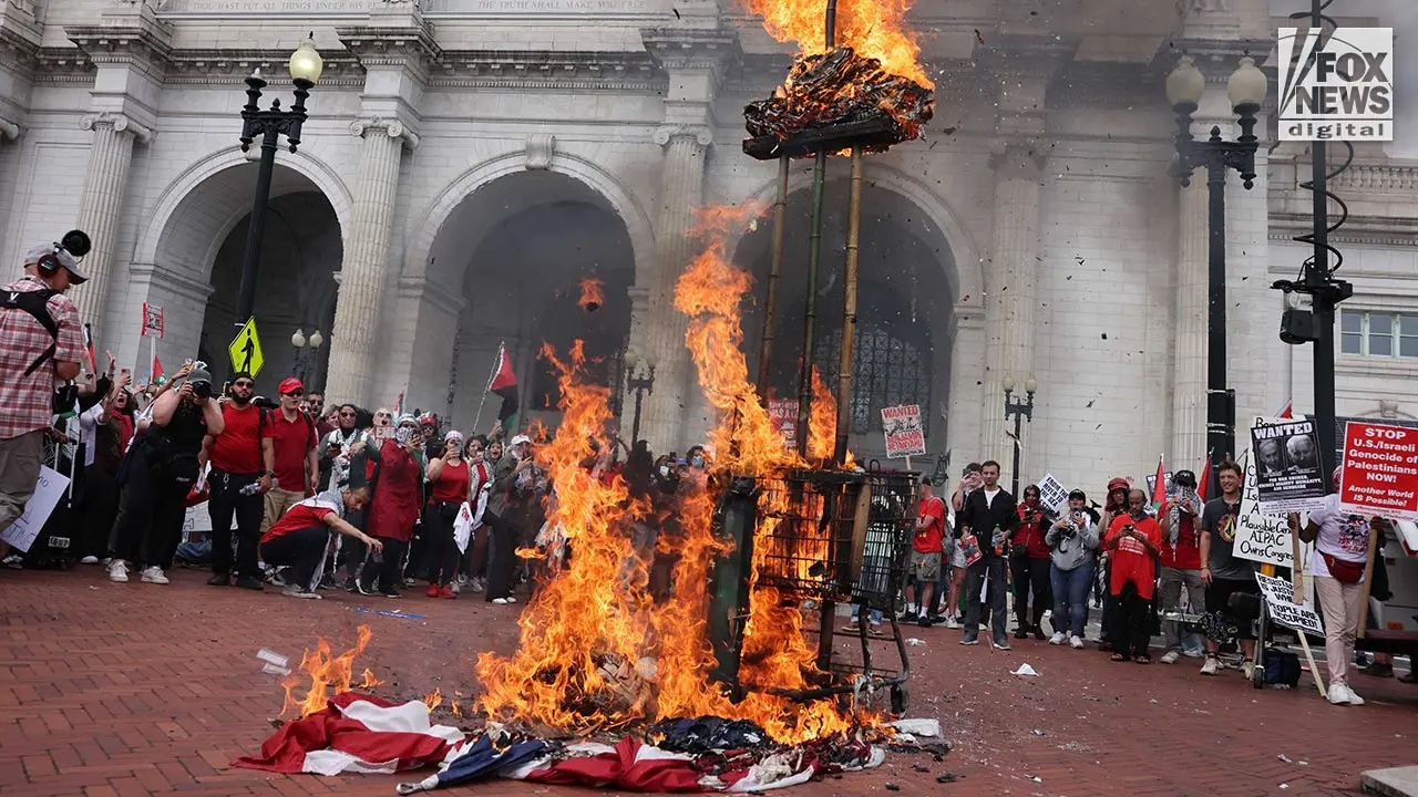 Anti-Israel agitators stage massive protest in Washington, DC, amid Netanyahu's US visit