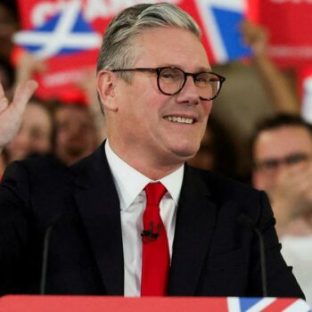 Au Royaume-Uni, Keir Starmer offre une victoire historique aux travaillistes