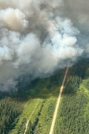 Canada: Raging wildfire destroys tourist town