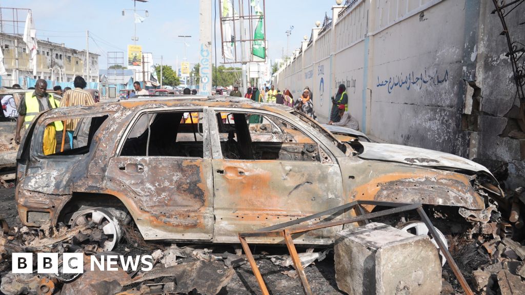 Car bomb kills Somalis watching Euro football final