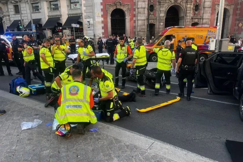 Cuatro agentes heridos y dos detenidos tras una persecución policial por Gran Vía