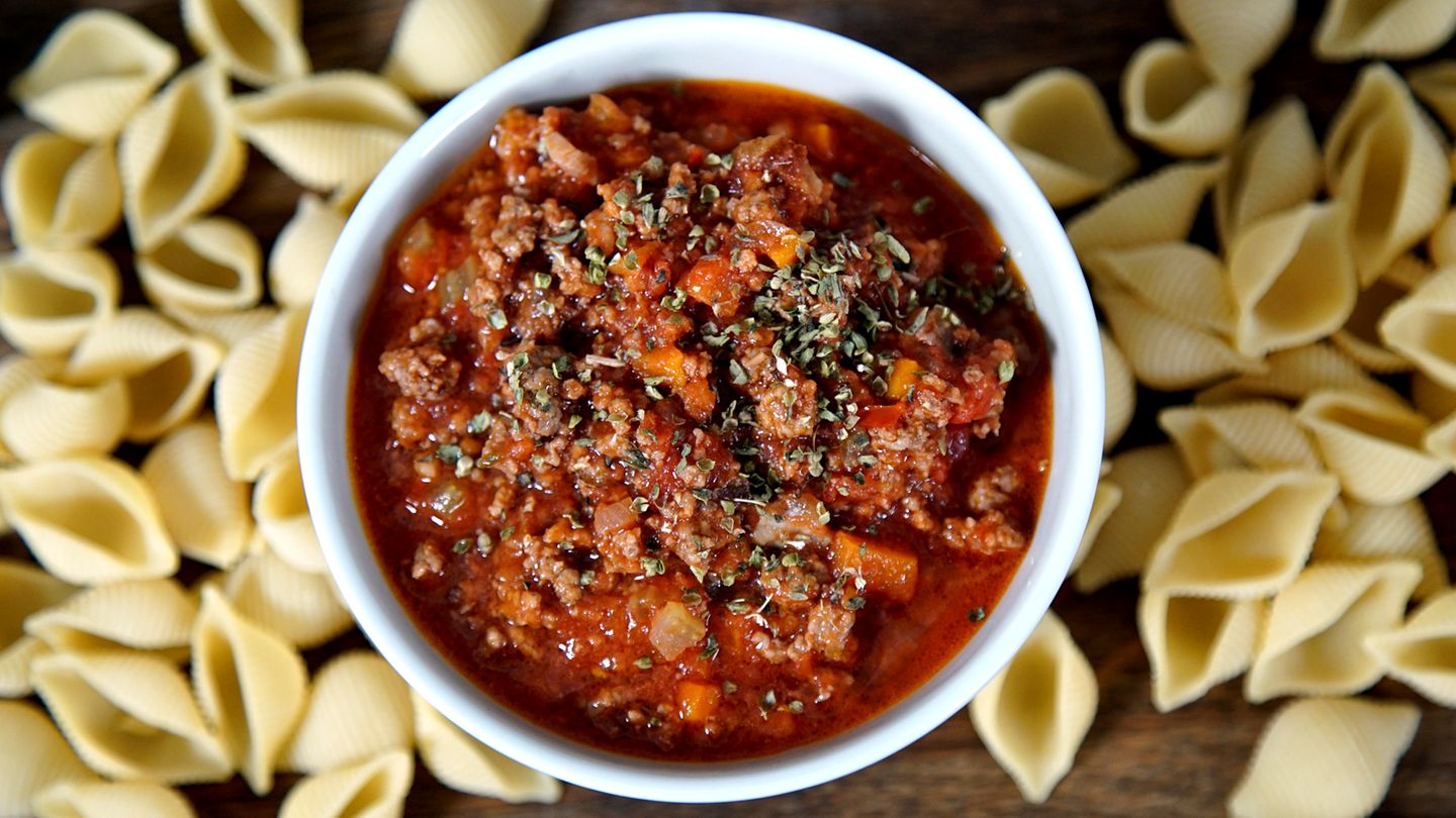 Einfach, schnell, lecker: Leckeres Rezept im Video: Die beste Bolognese der Welt