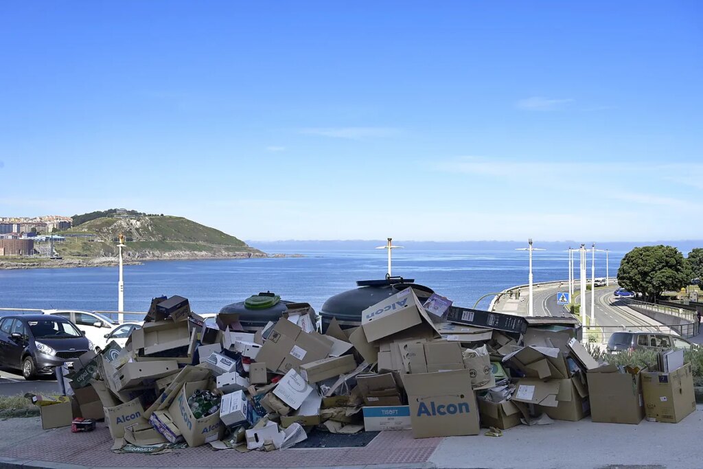 El Ayuntamiento de La Coruña declara la emergencia sanitaria tras casi un mes de huelga en la recogida de basura