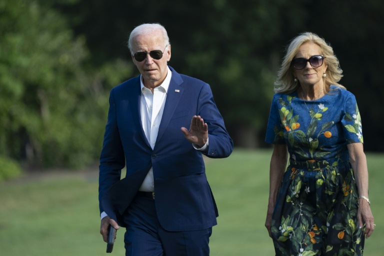 Élection présidentielle: Biden est est "fermement décidé à rester en course"