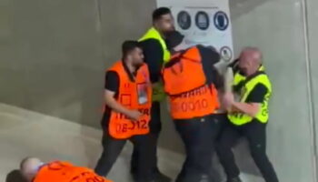 Euro de football: Un spectateur frappé et piétiné par des stadiers à Francfort