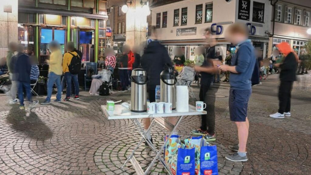 Die Ausländerbehörden sind auch für Fachkräfte aus dem Ausland zuständig. Foto: Bernd Weißbrod/dpa