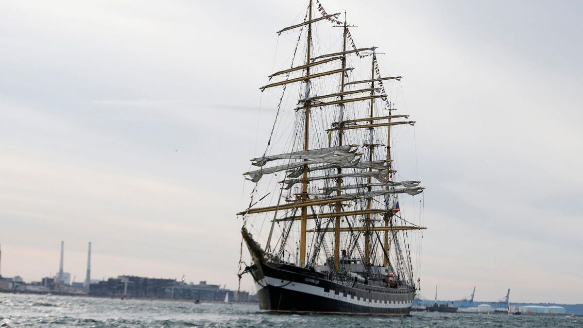 Fêtes maritimes de Brest : le préfet du Finistère interdit à la frégate russe « Shtandart » d’accoster