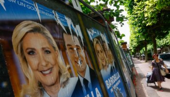 Francia vota en una ajustada segunda vuelta de las legislativas