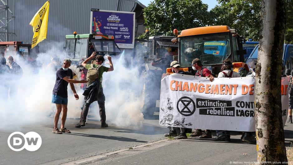 French police, protesters clash over La Rochelle reservoirs