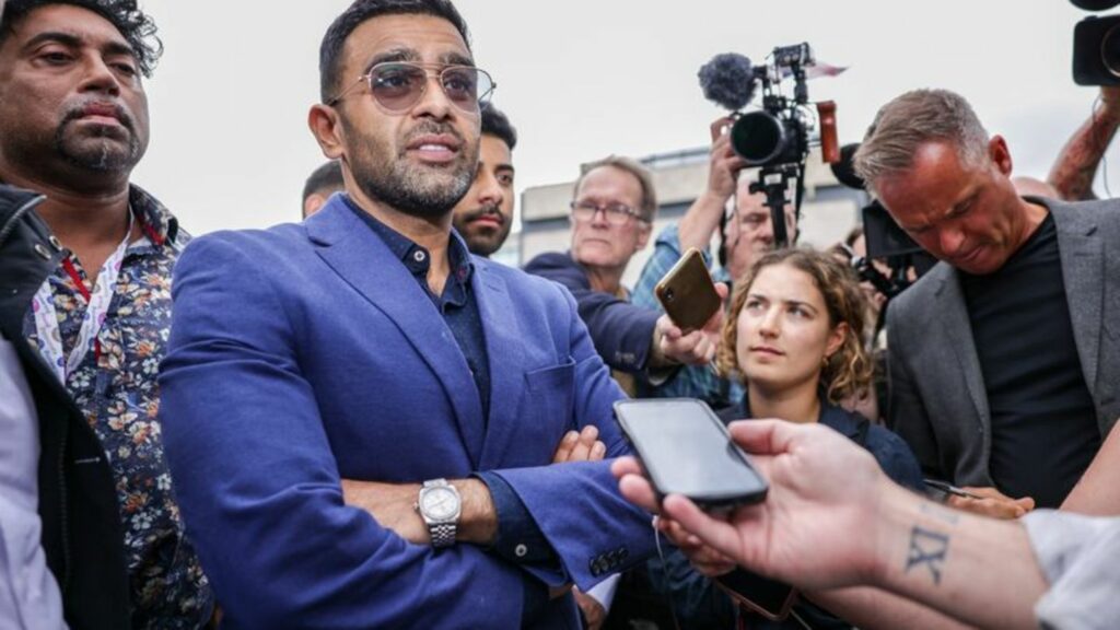 Ein Anwalt prangert das Vorgehen der Polizei an. Foto: James Speakman/PA Wire/dpa