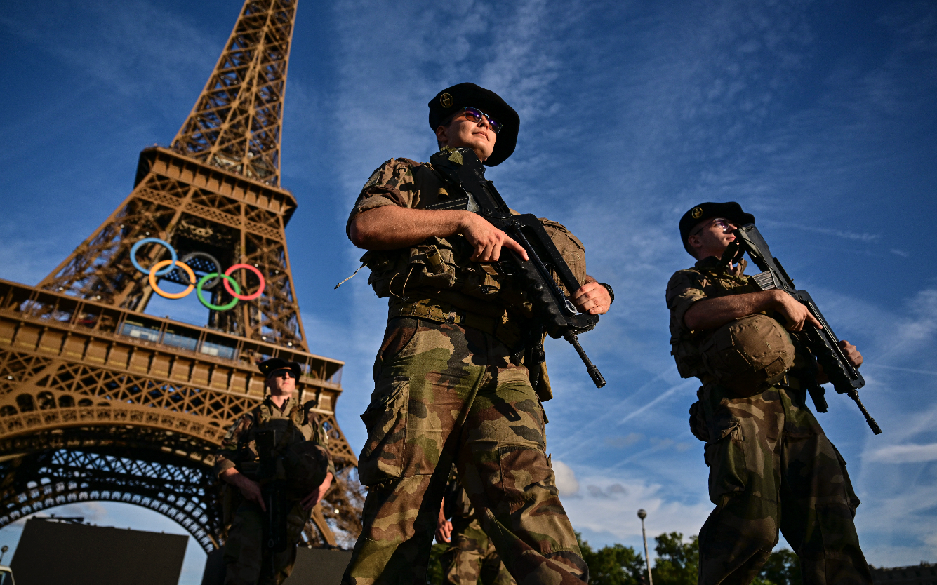 [JO 2024] David Lyon : “Nous transportons dans nos poches les moyens de notre propre surveillance”