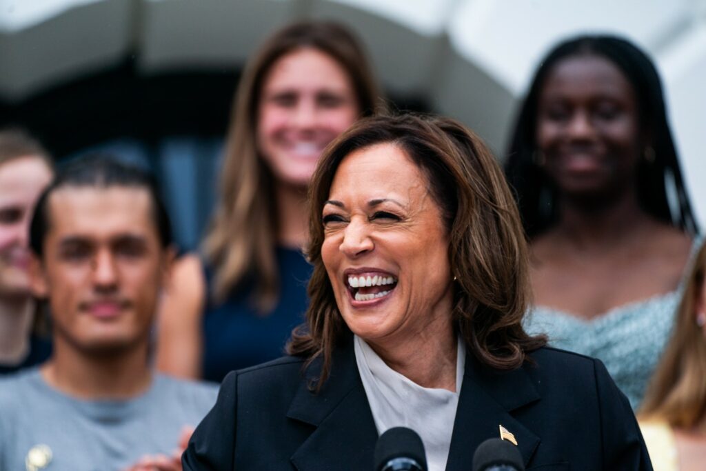 Kamala Harris’s powerful laughter in the face of weirdness