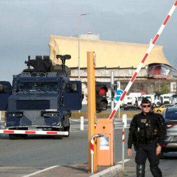 La Rochelle : les opposants aux mégabassines ciblent l’agro-industrie au port de La Pallice