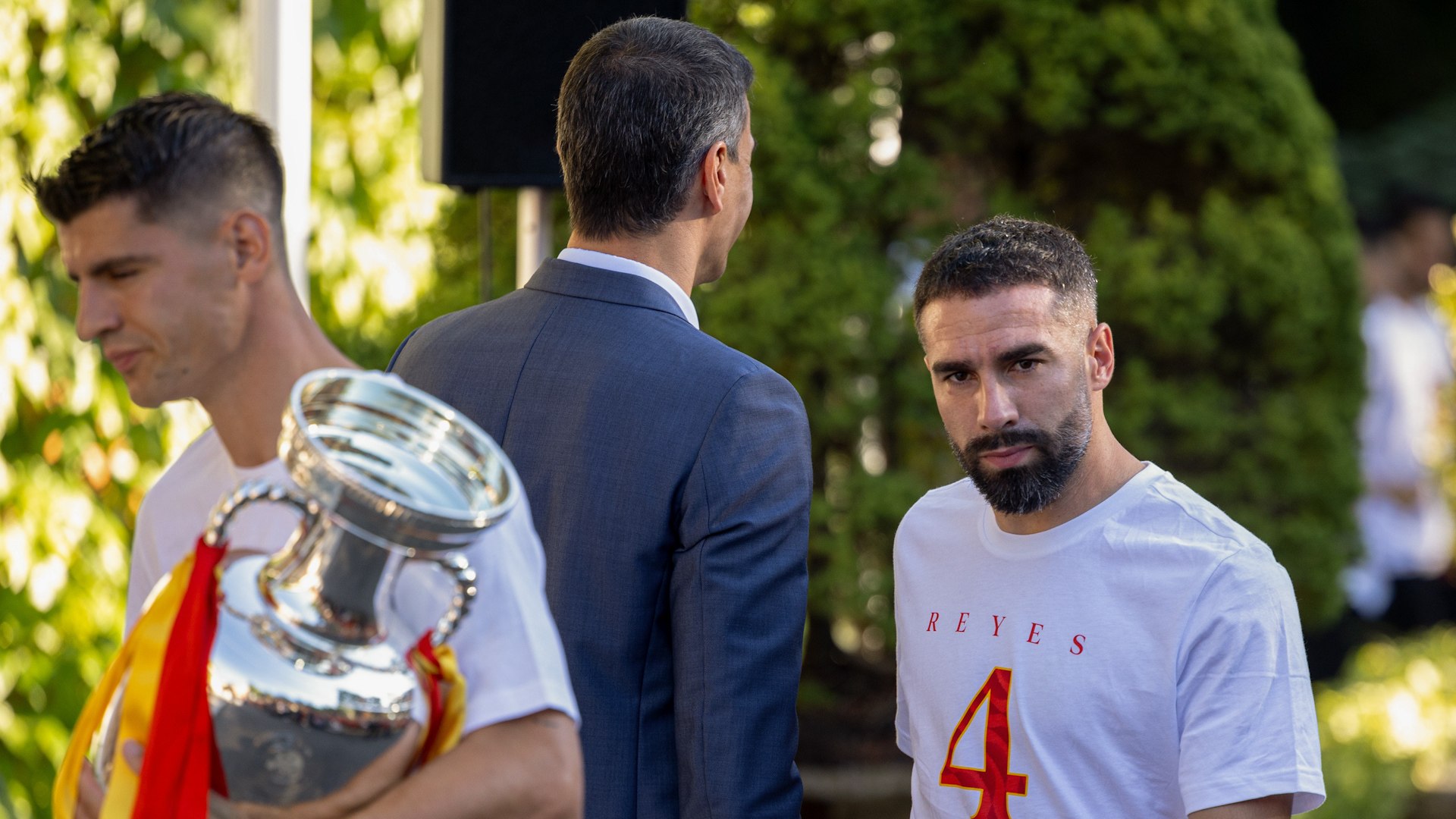 La número tres del PSOE de Castilla y León llama "fascista" y "zafio" a Carvajal tras su frío saludo a Pedro Sánchez