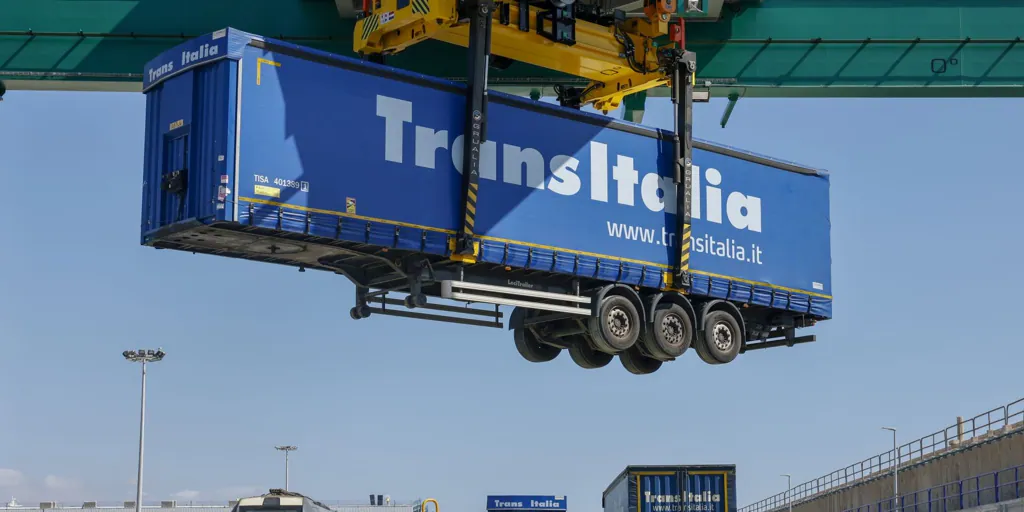 La primera autopista marítimo-ferroviaria de España conecta Madrid con Italia a través del Puerto de Valencia