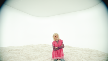 L’artiste féministe Judy Chicago à l’honneur au LUMA d’Arles