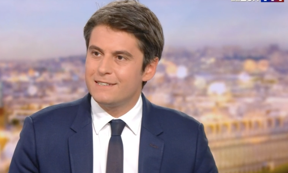 Maintenu à son poste, Gabriel Attal demande à Emmanuel Macron s’il pourra « quand même partir en colo cet été »