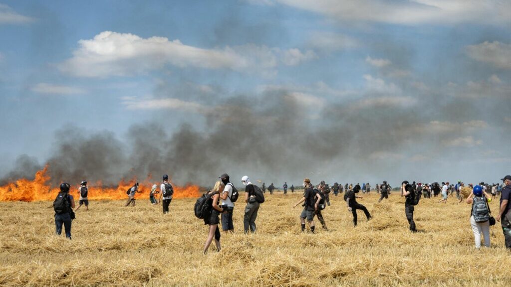 Manifestation anti-bassines dans la Vienne : entre militants et gendarmes, une journée de frictions