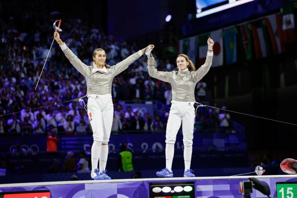 Manon Apithy-Brunet et Sara Balzer, deux sabreuses sur le toit du Grand Palais