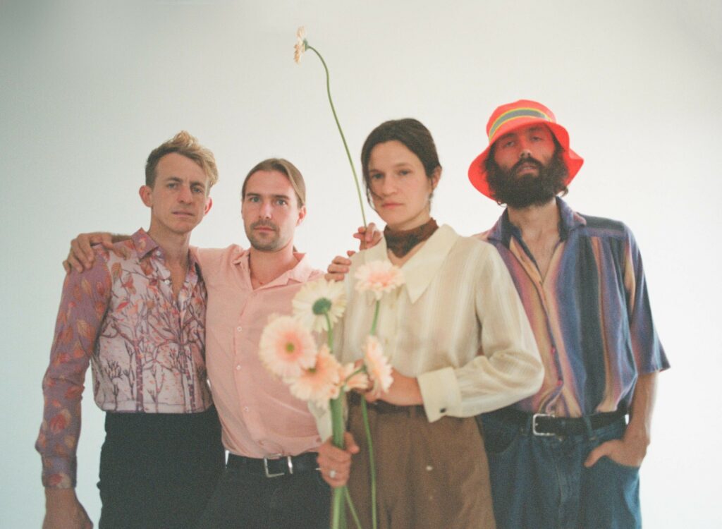 Max Oleartchik quitte Big Thief