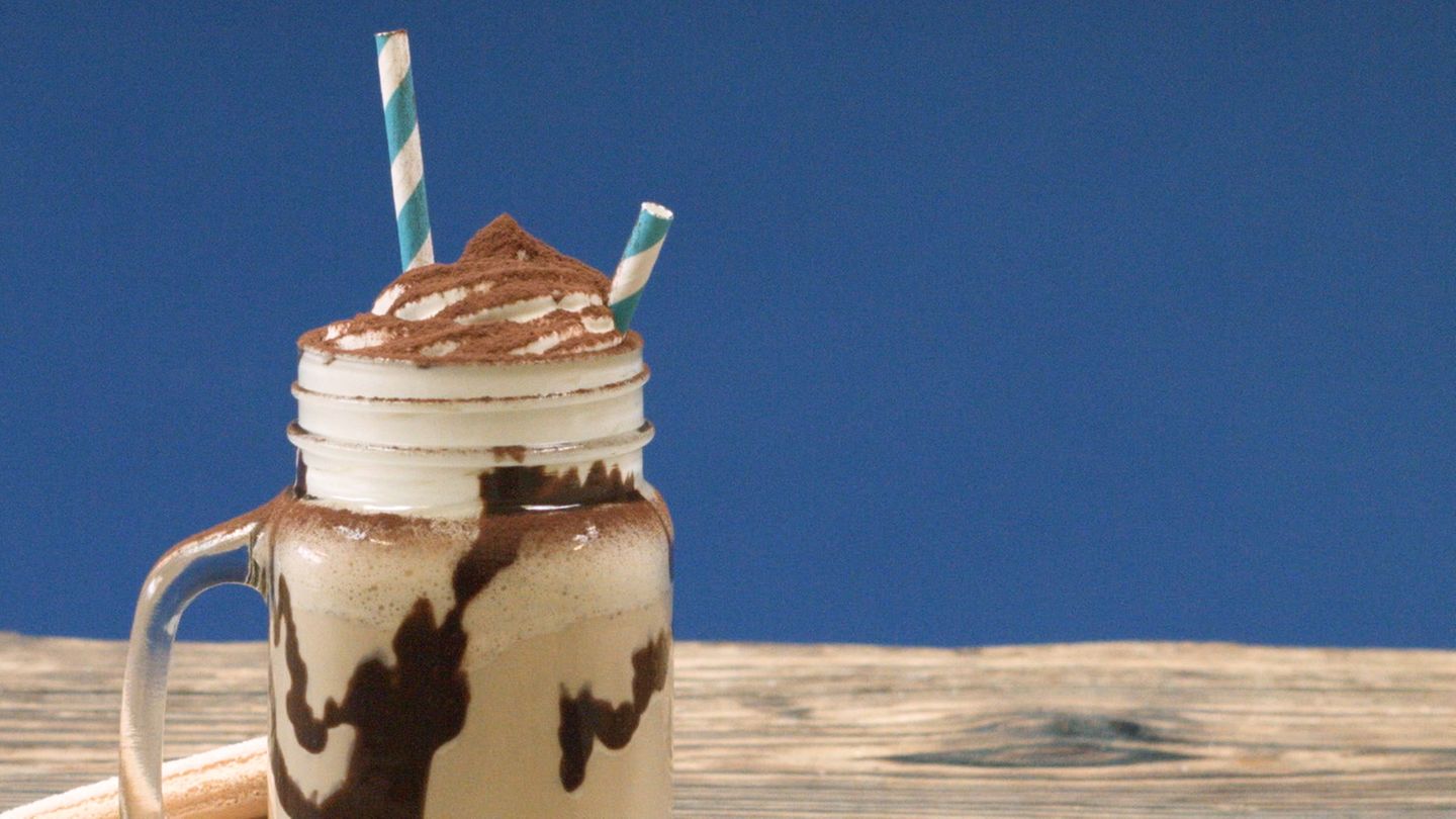 Milchshake-Rezept: Köstlicher Shake: Für dieses Tiramisu brauchen Sie einen Trinkhalm