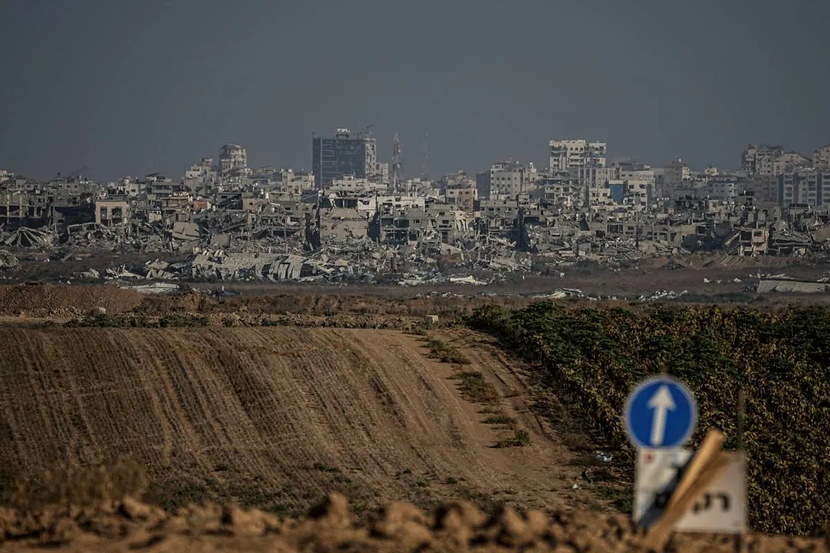 Mueren 12 palestinos en un bombardeo israelí contra una escuela de la ONU en el centro de Gaza