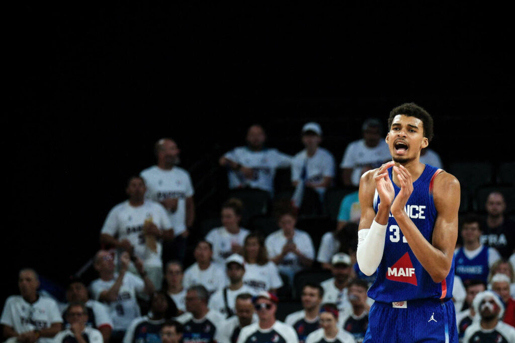 Paris 2024 : l’équipe de France de basket boucle sa préparation olympique par un quatrième échec à la suite