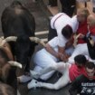 Primer encierro de San Fermín | Angustia en la plaza con varias vueltas al ruedo de los toros de La Palmosilla