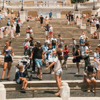 Qu'est-ce qui explique que les touristes se comportent plus mal que jamais?