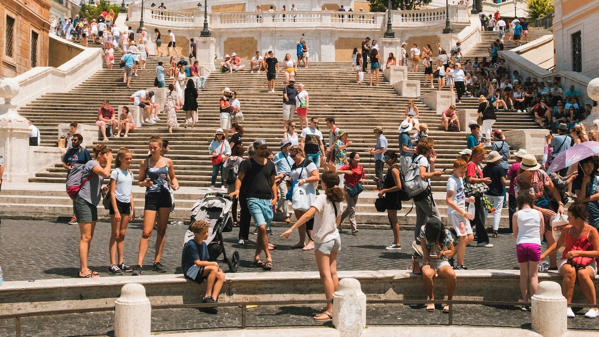 Qu'est-ce qui explique que les touristes se comportent plus mal que jamais?