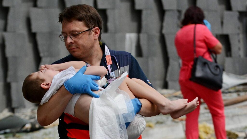 Russischer Raketenangriff: Nach verheerender Attacke auf Klinik: Rettungsflug nach Deutschland startet