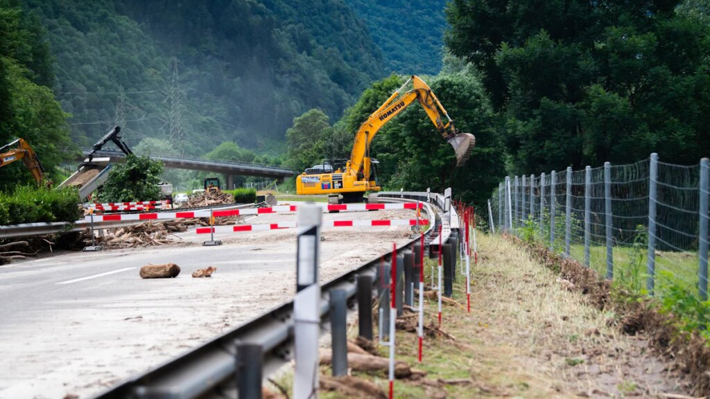 Schweiz: Alpenautobahn A13 schon Freitag wieder offen