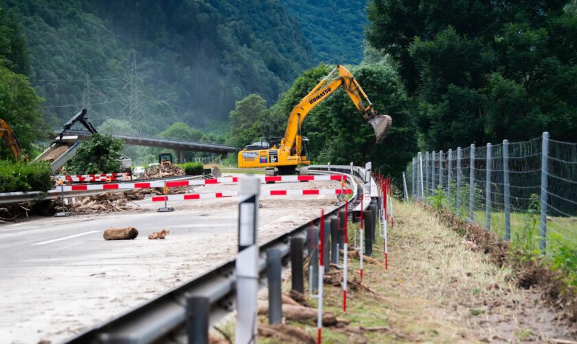 Schweiz: Alpenautobahn A13 schon Freitag wieder offen