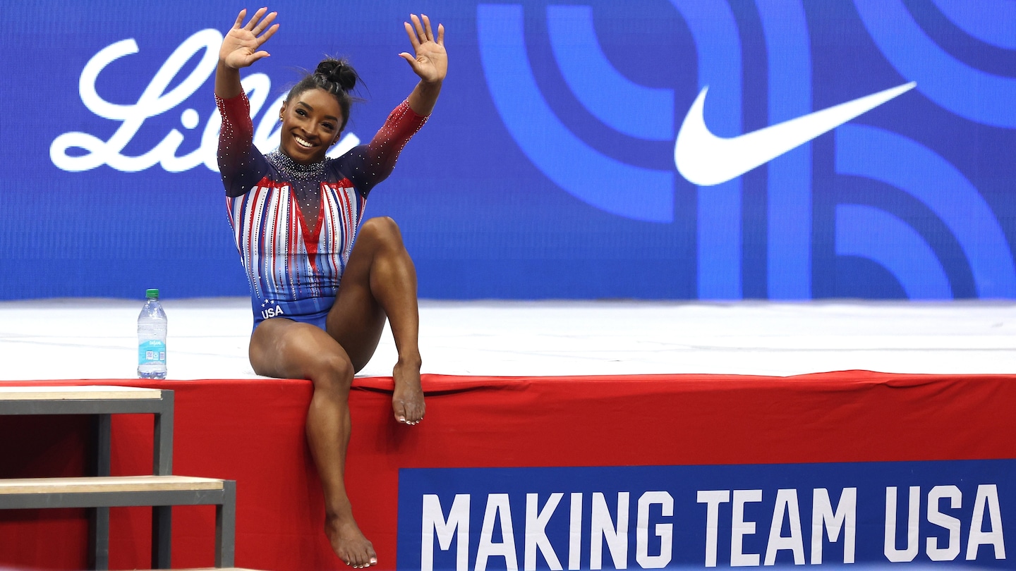 Simone Biles hears it all, from fans and trolls, then listens to herself
