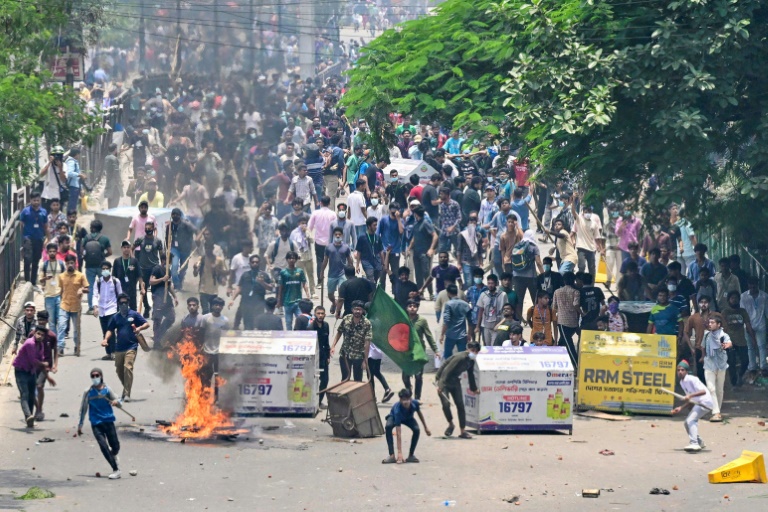 TV d'État en feu, internet coupé: 39 morts dans les violences au Bangladesh