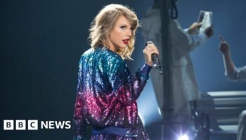 Taylor Swift personal items to be displayed at V&A