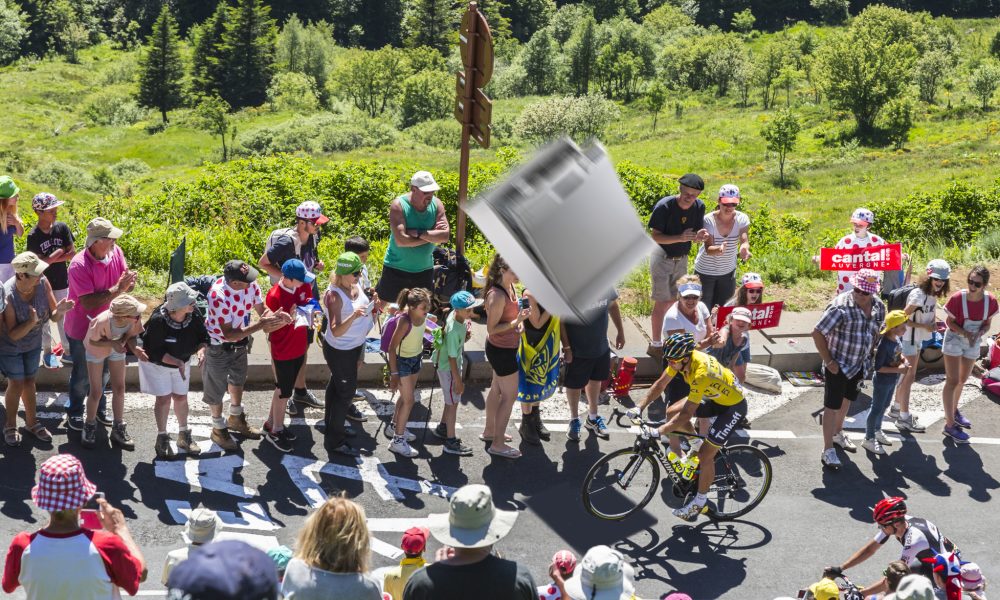 Tour de France – Pogacar gêné dans sa course par un lancer de lave-vaisselle