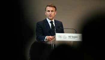 "Trêve olympique et politique": Toujours contesté, Macron va rompre son silence ce mardi